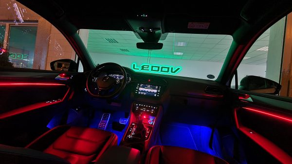 LED Ambientebeleuchtung im VW Tiguan mit Knopfsteuerung