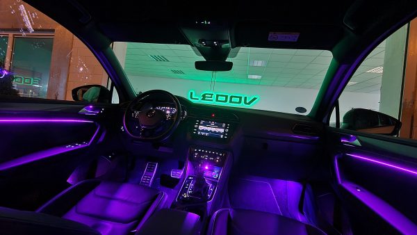 LED Ambientebeleuchtung im VW Tiguan mit Knopfsteuerung