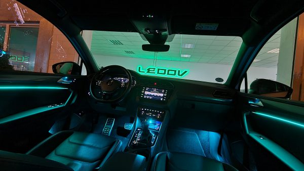 LED Ambientebeleuchtung im VW Tiguan mit Knopfsteuerung