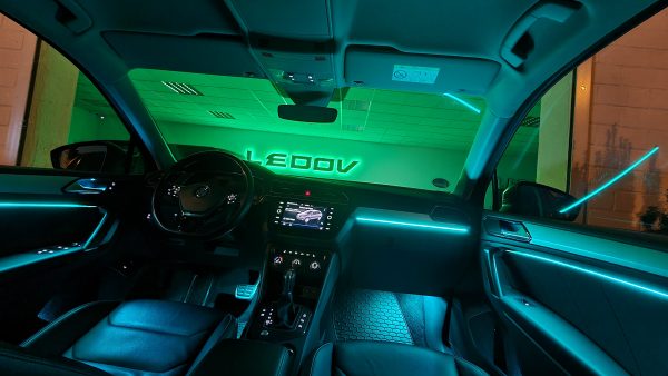 LED Ambientebeleuchtung im VW Tiguan mit Knopfsteuerung