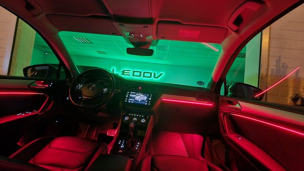 LED Ambientebeleuchtung im VW Tiguan mit Knopfsteuerung