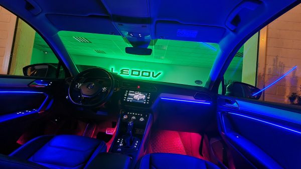 LED Ambientebeleuchtung im VW Tiguan mit Knopfsteuerung