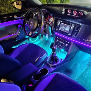 VW Beetle Ambientebeleuchtung im Innenraum eines VW Beetle mit grünem Licht