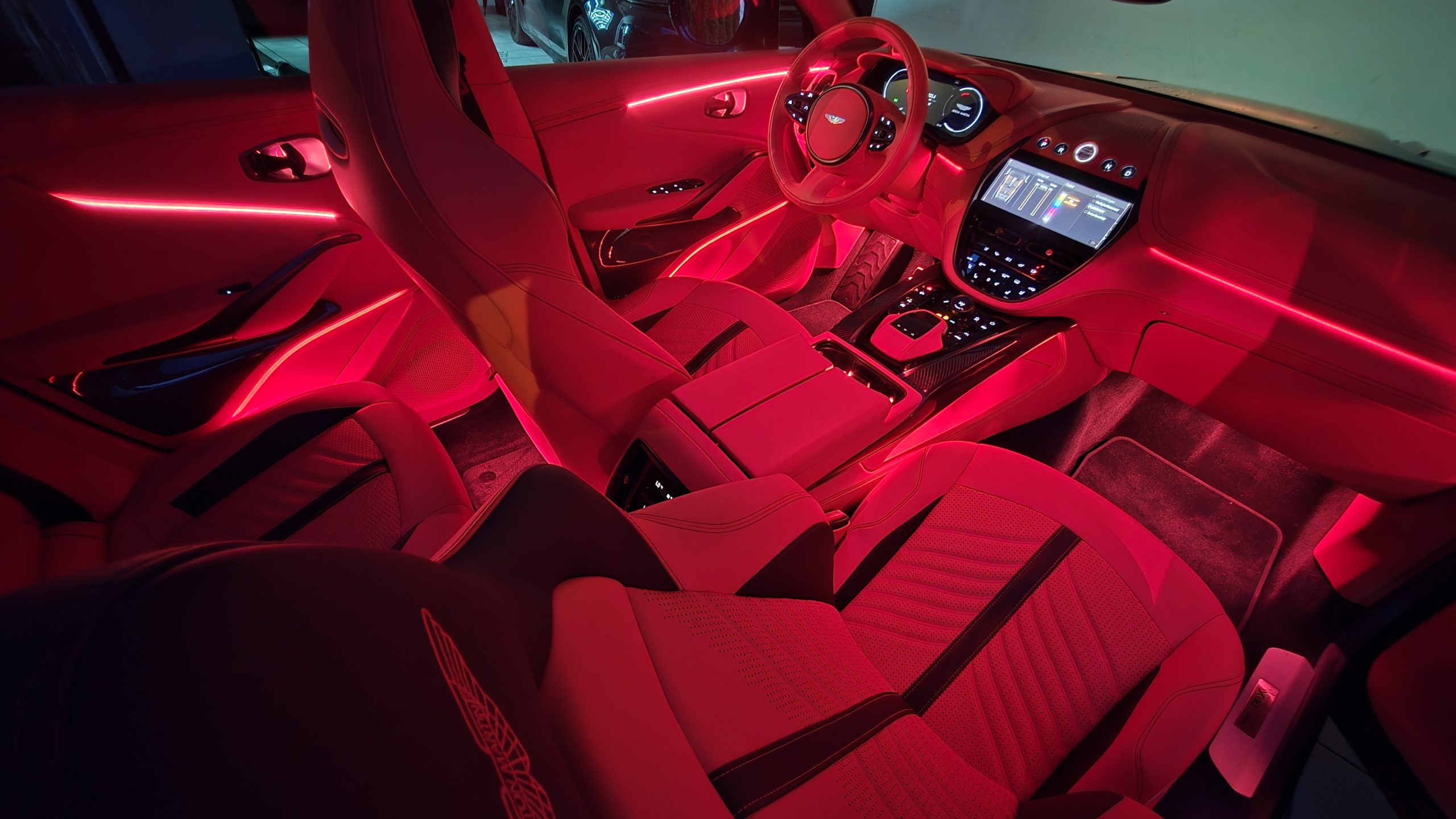 Aston Martin DBX LED Ambientebeleuchtung inkl. Einbau1