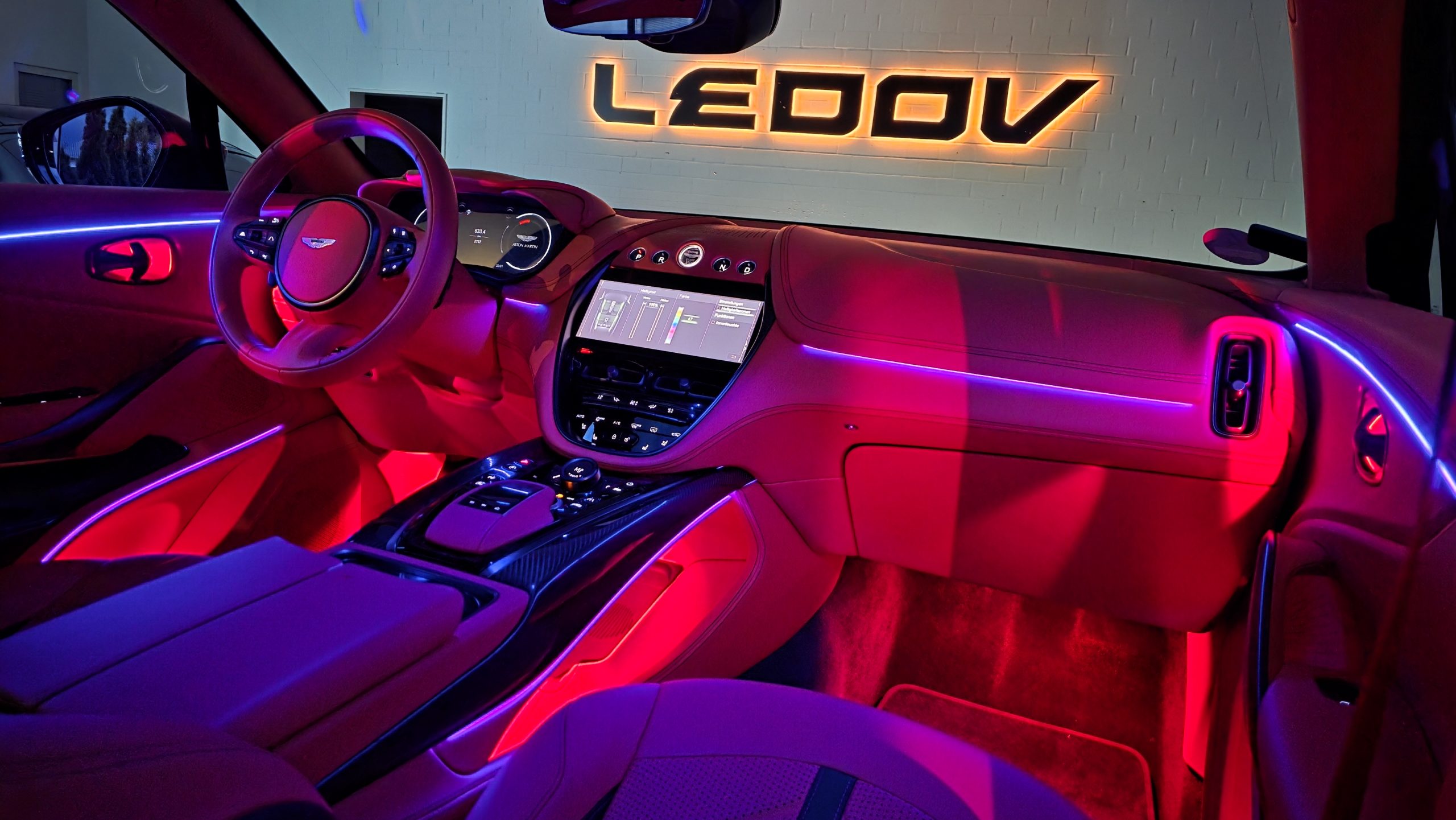 Aston Martin DBX LED Ambientebeleuchtung inkl. Einbau3