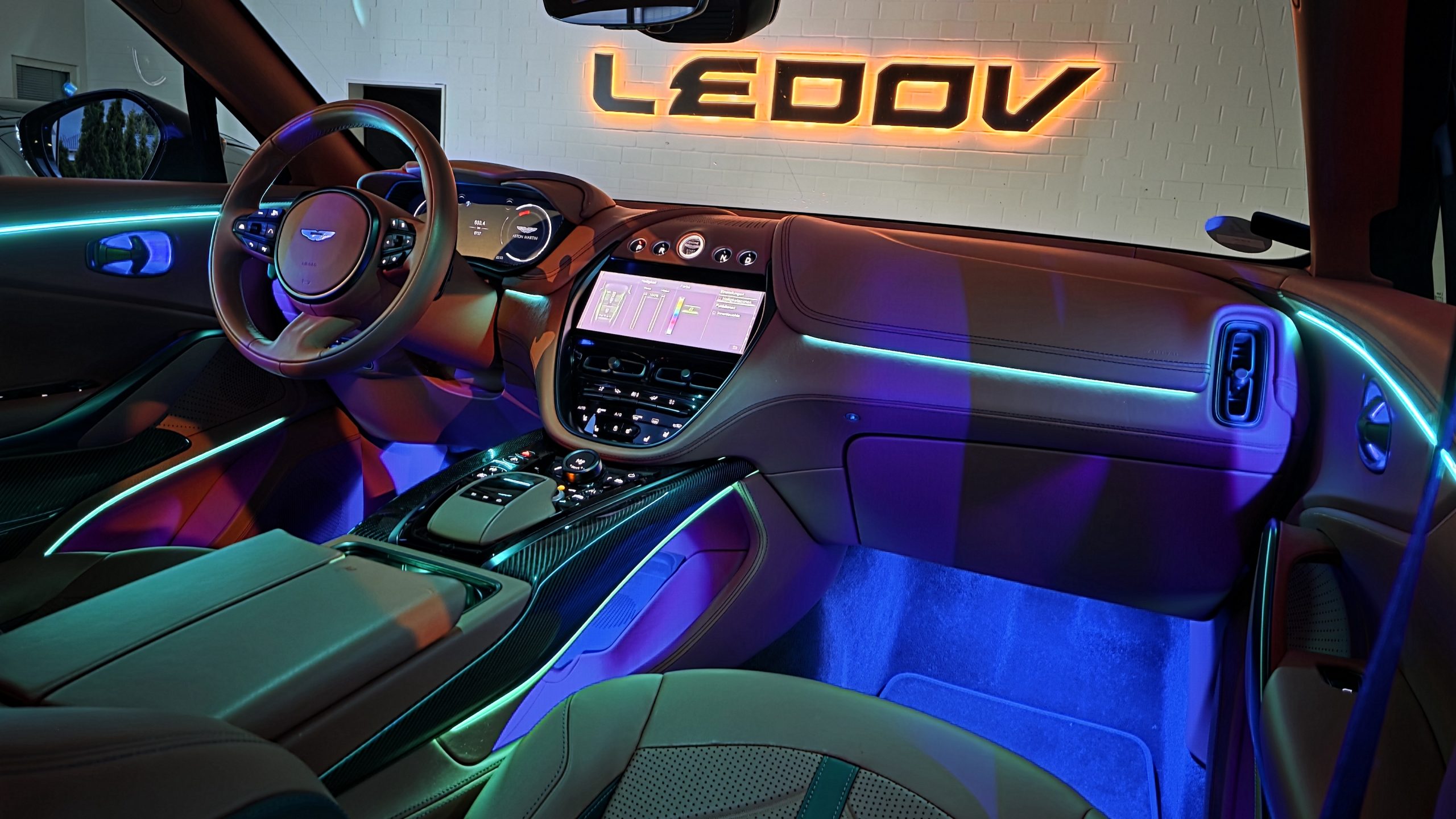 Aston Martin DBX LED Ambientebeleuchtung inkl. Einbau7