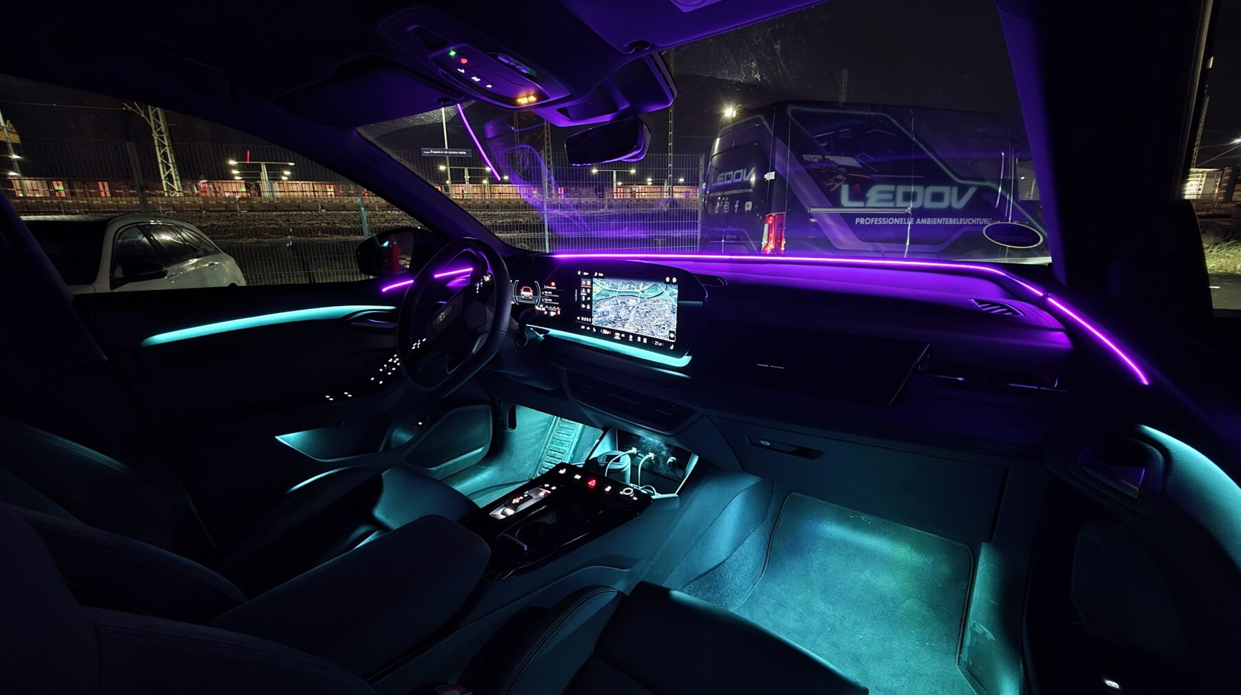 Audi Q6 Innenraum mit LED Ambientebeleuchtung von LEDOV