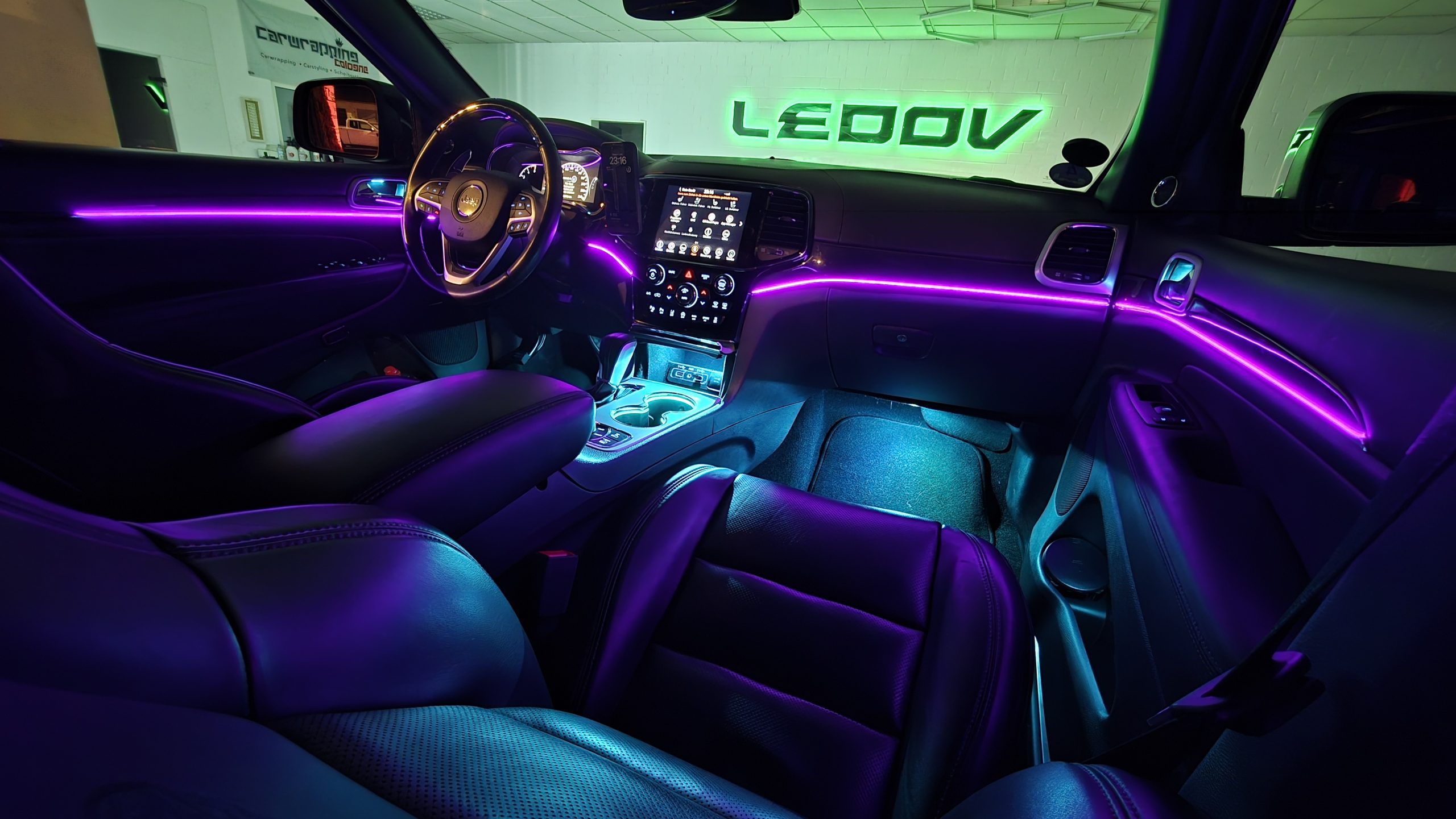 Jeep Grand Cherokee 2018 LED Ambientebeleuchtung – inkl. Einbau1