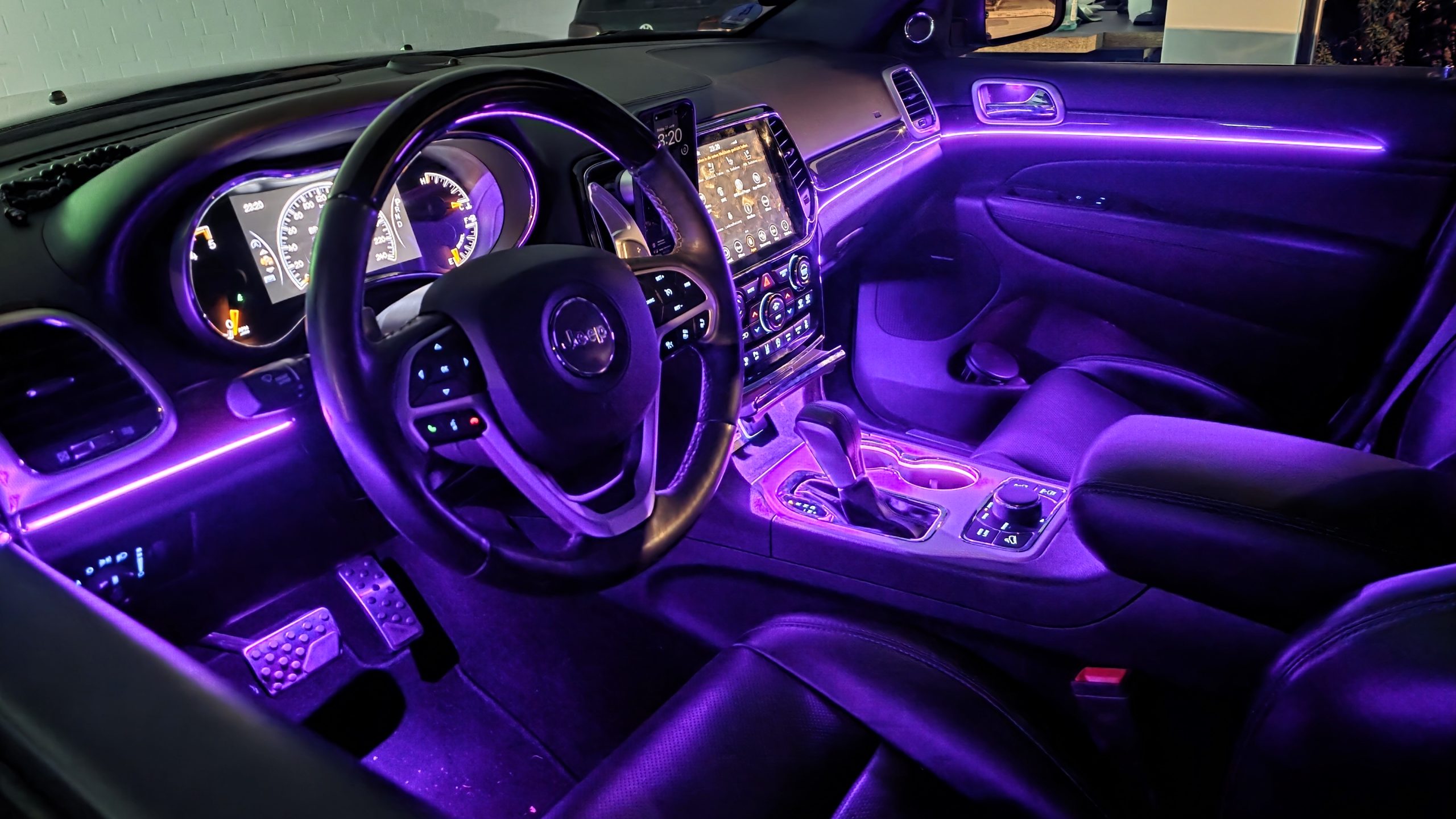 Jeep Grand Cherokee 2018 LED Ambientebeleuchtung – inkl. Einbau11