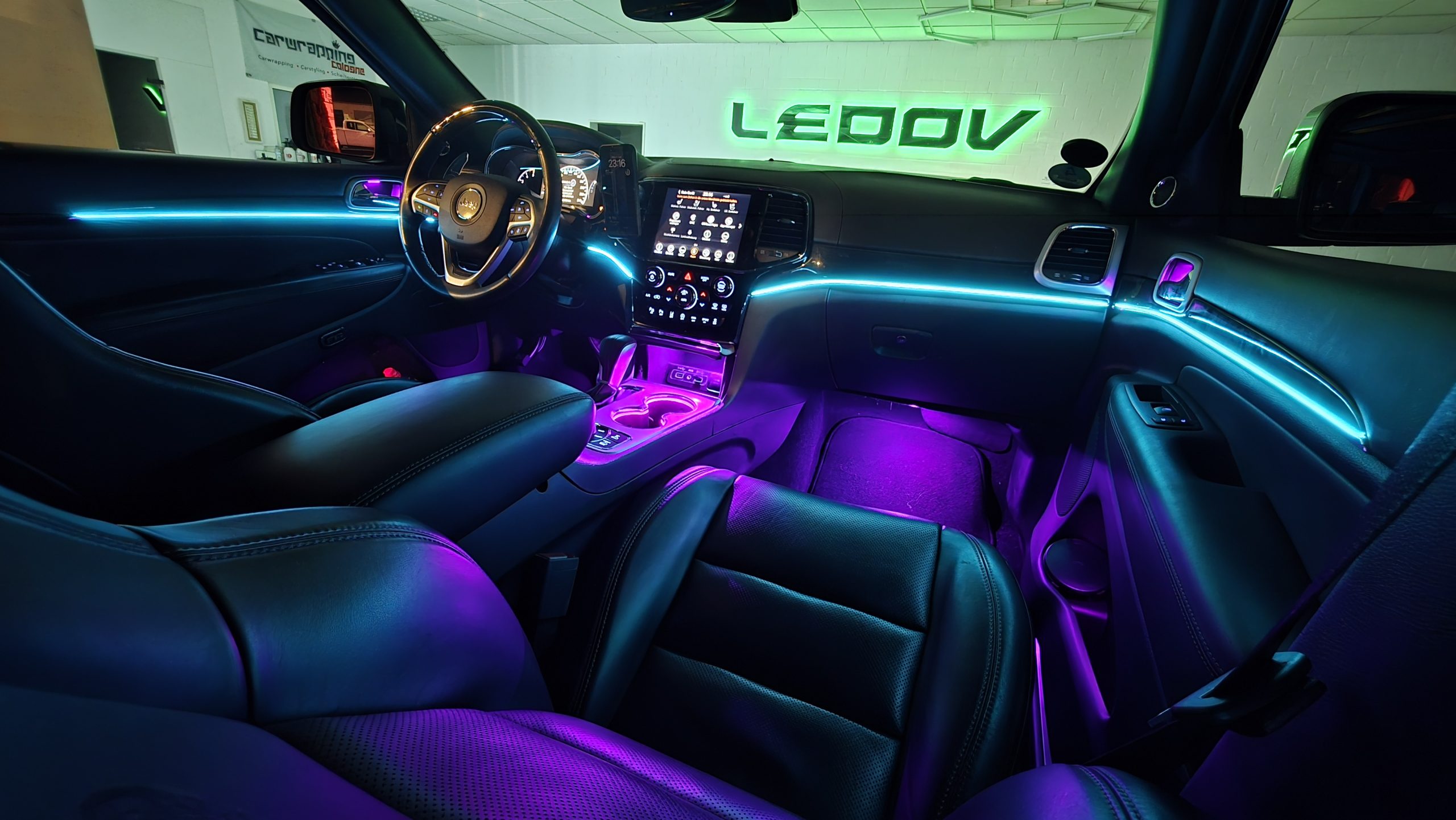 Jeep Grand Cherokee 2018 LED Ambientebeleuchtung – inkl. Einbau2