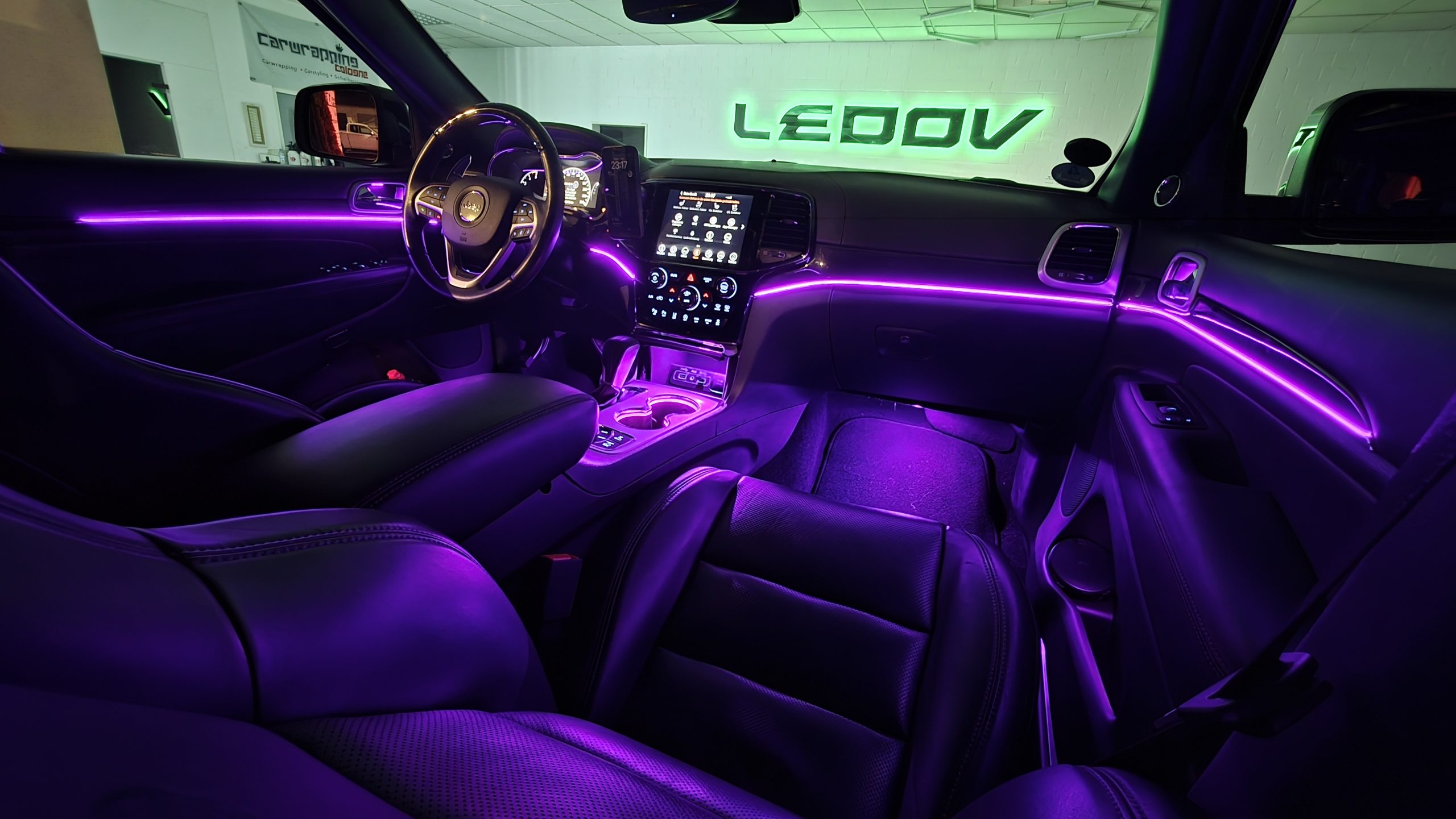 Jeep Grand Cherokee 2018 LED Ambientebeleuchtung – inkl. Einbau3