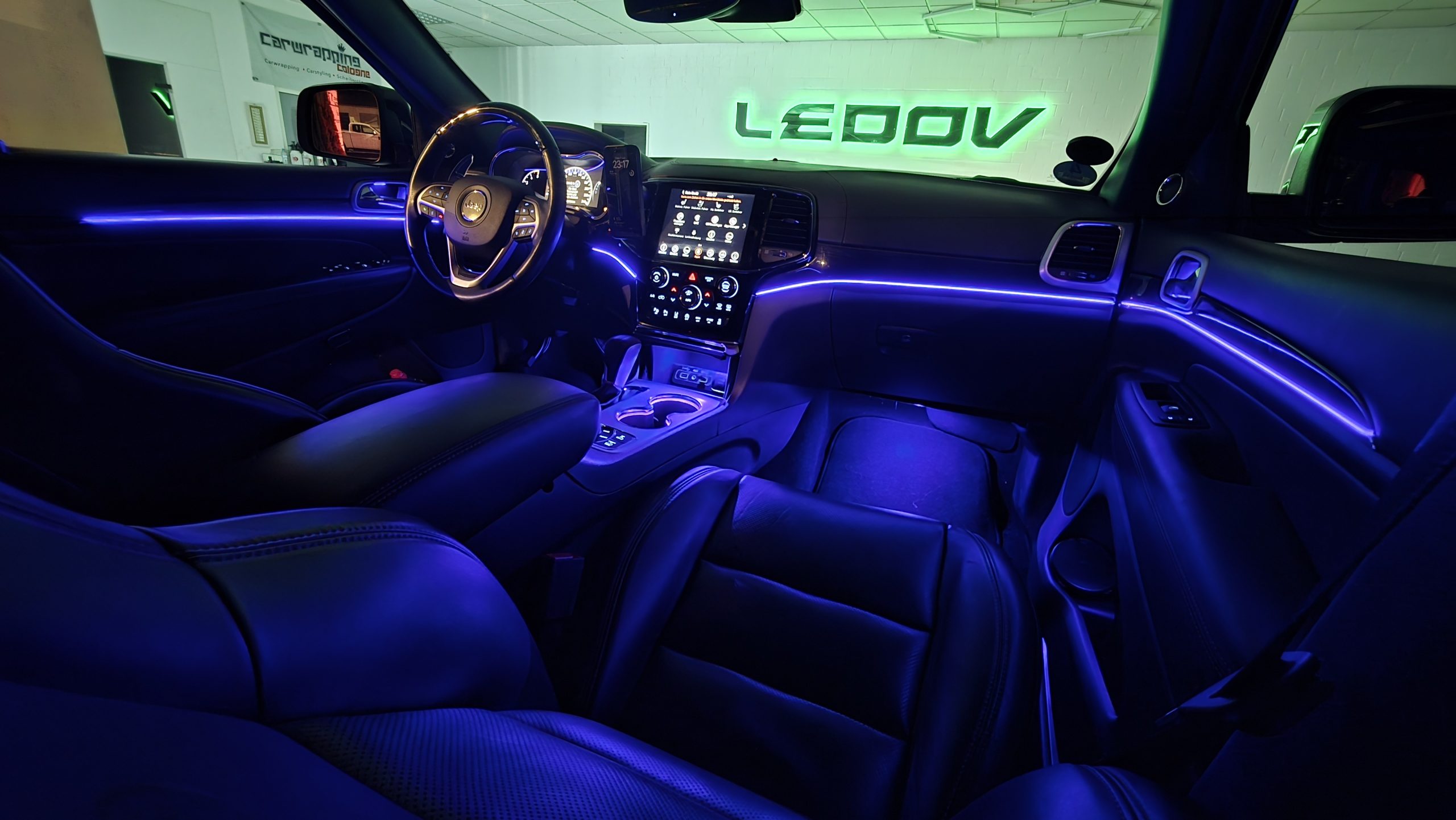 Jeep Grand Cherokee 2018 LED Ambientebeleuchtung – inkl. Einbau4