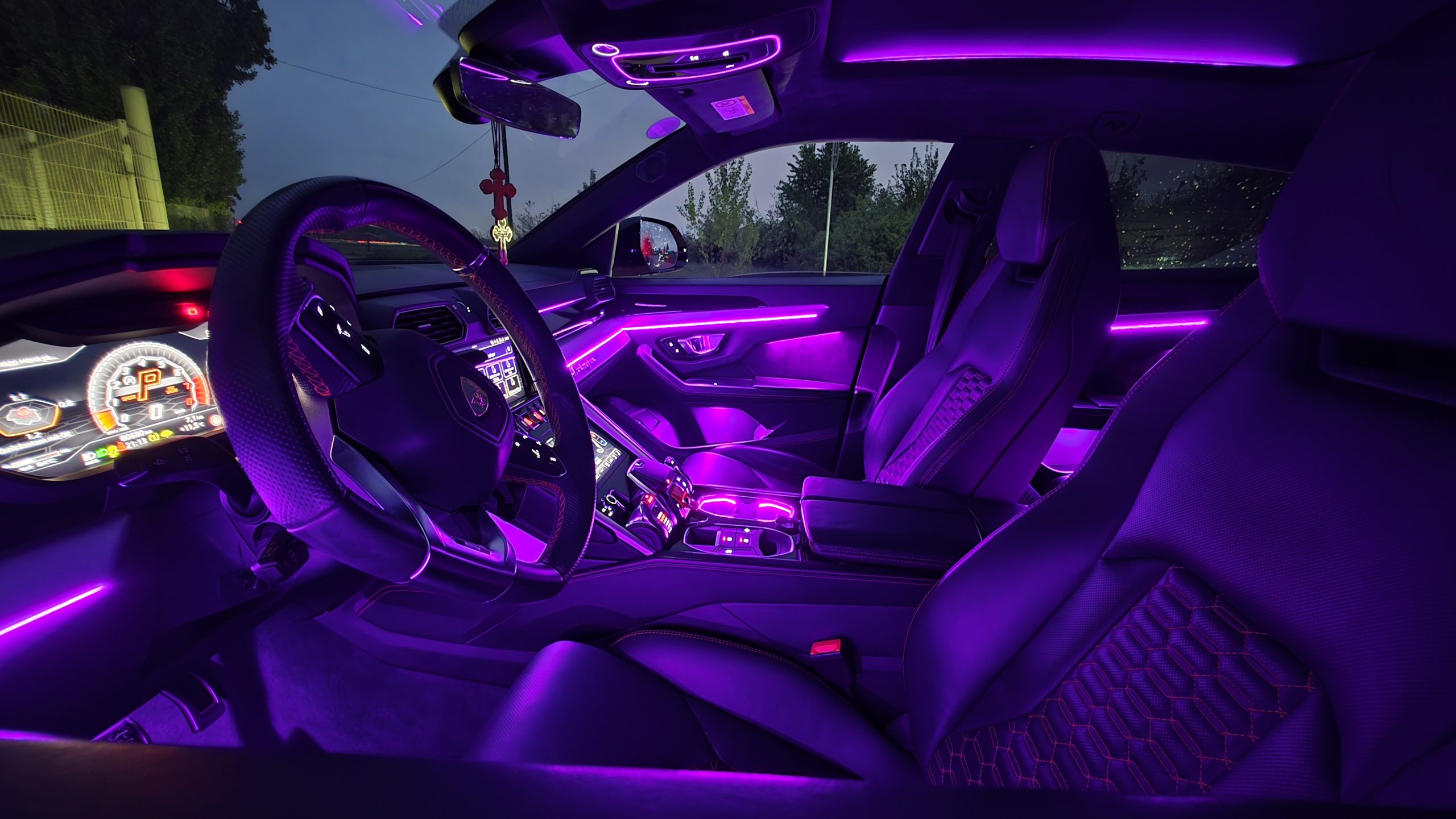 Lamborgini Urus LED Ambientebeleuchtung – inkl. Einbau1