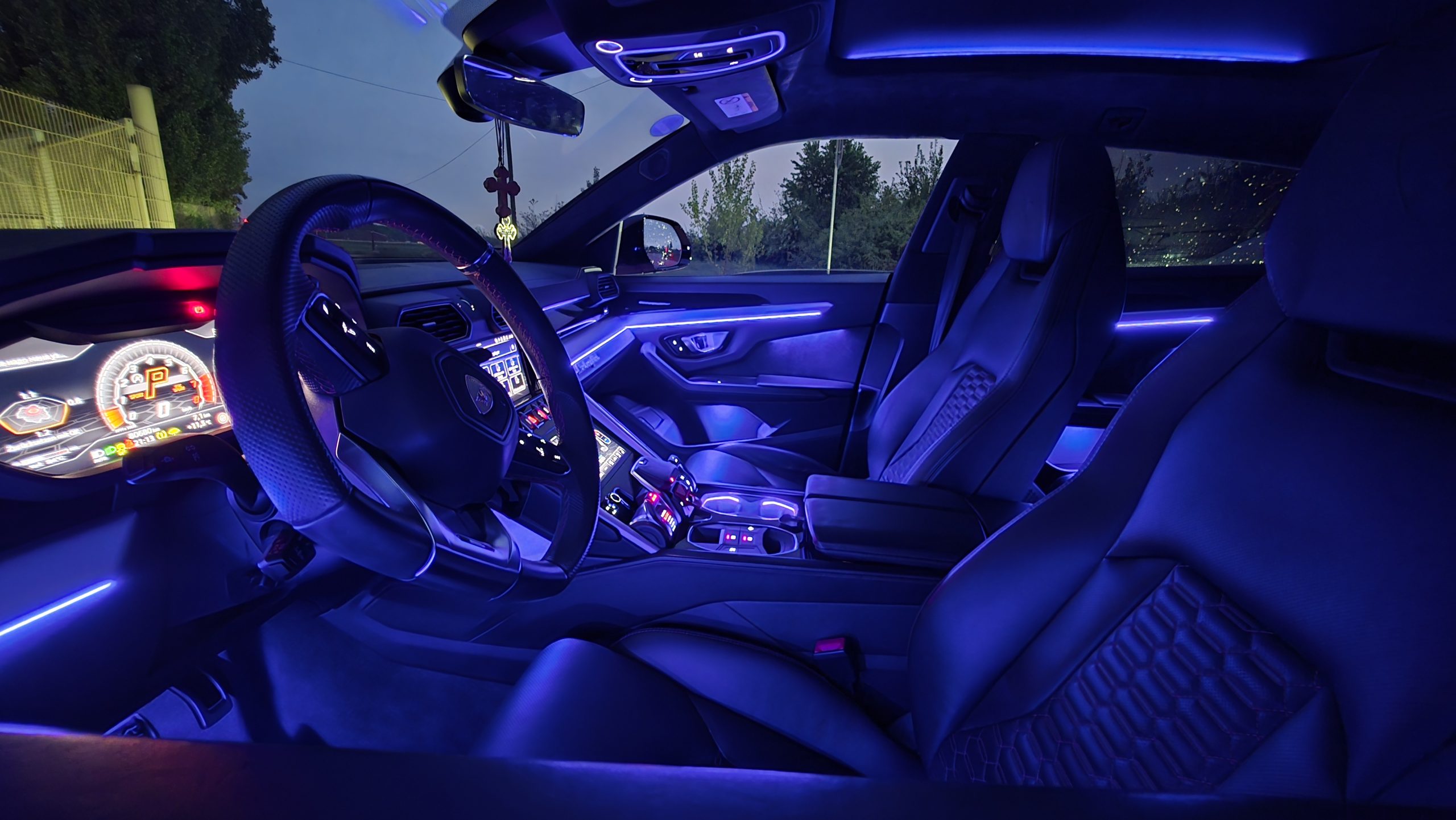 Lamborgini Urus LED Ambientebeleuchtung – inkl. Einbau2