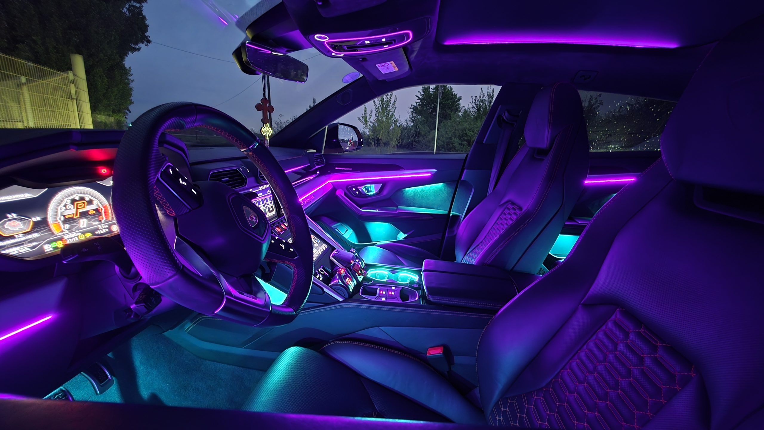 Lamborgini Urus LED Ambientebeleuchtung – inkl. Einbau3