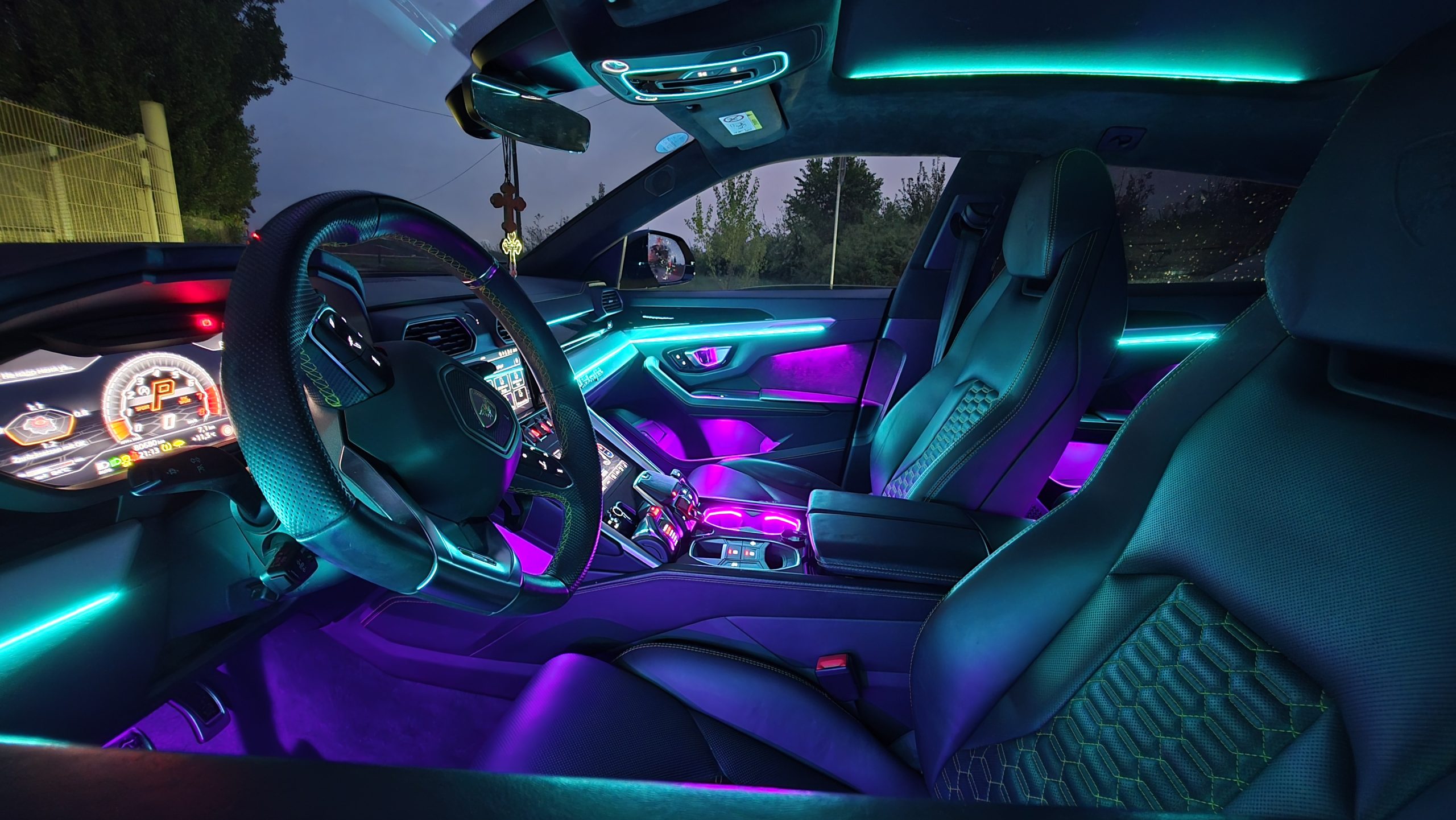 Lamborgini Urus LED Ambientebeleuchtung – inkl. Einbau5