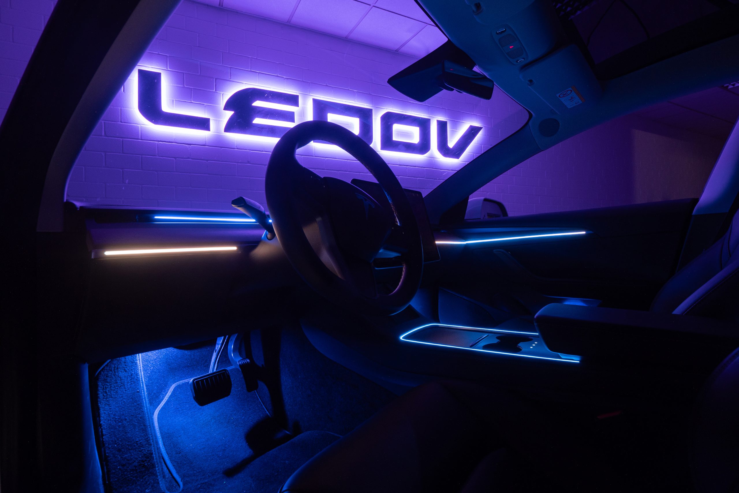 Tesla Model Y und Model 3 LED Ambientebeleuchtung inkl. Einbau10