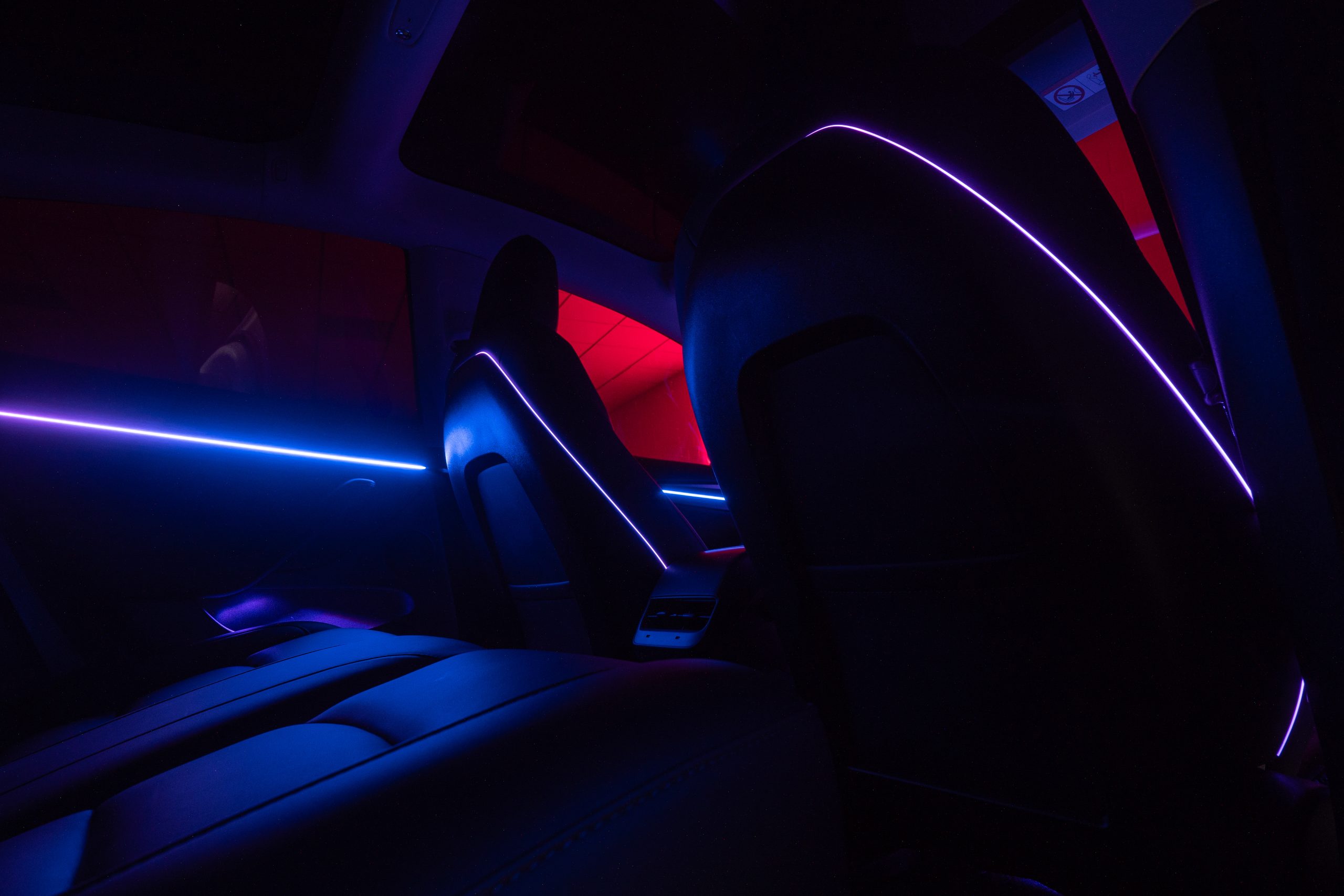 Tesla Model Y und Model 3 LED Ambientebeleuchtung inkl. Einbau2