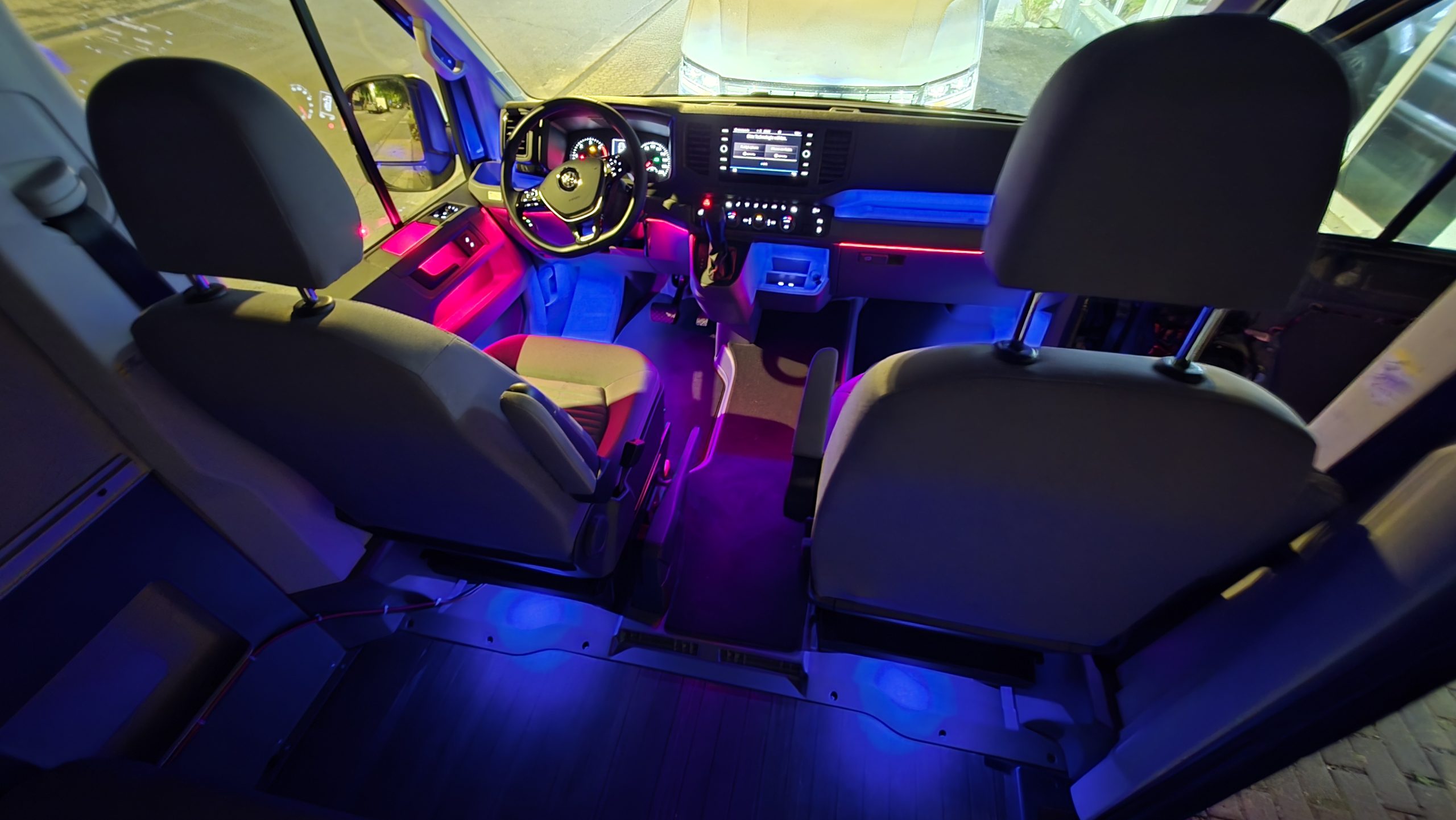 Volkswagen Crafter Wohnmobil Camper LED Ambientebeleuchtung_01
